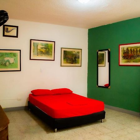 Casa Almarita - Hostal, Bar Y Restaurante 麦德林 外观 照片