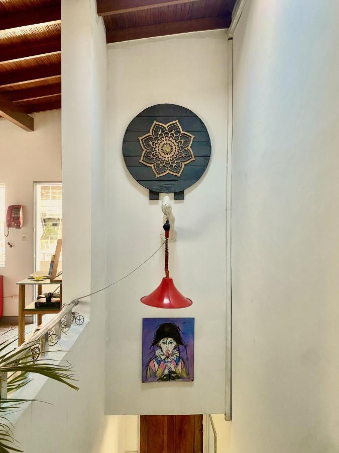 Casa Almarita - Hostal, Bar Y Restaurante 麦德林 外观 照片