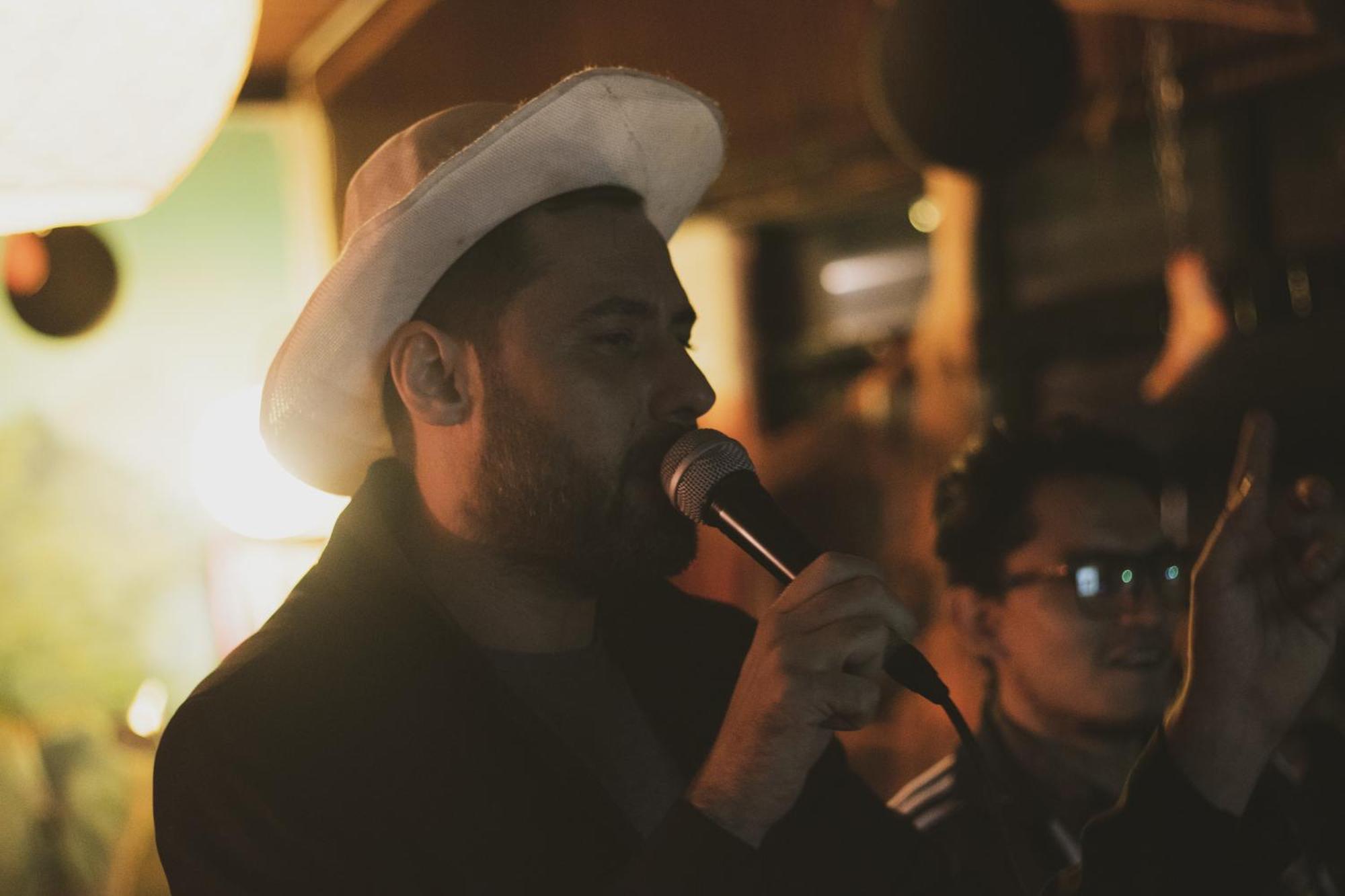 Casa Almarita - Hostal, Bar Y Restaurante 麦德林 外观 照片