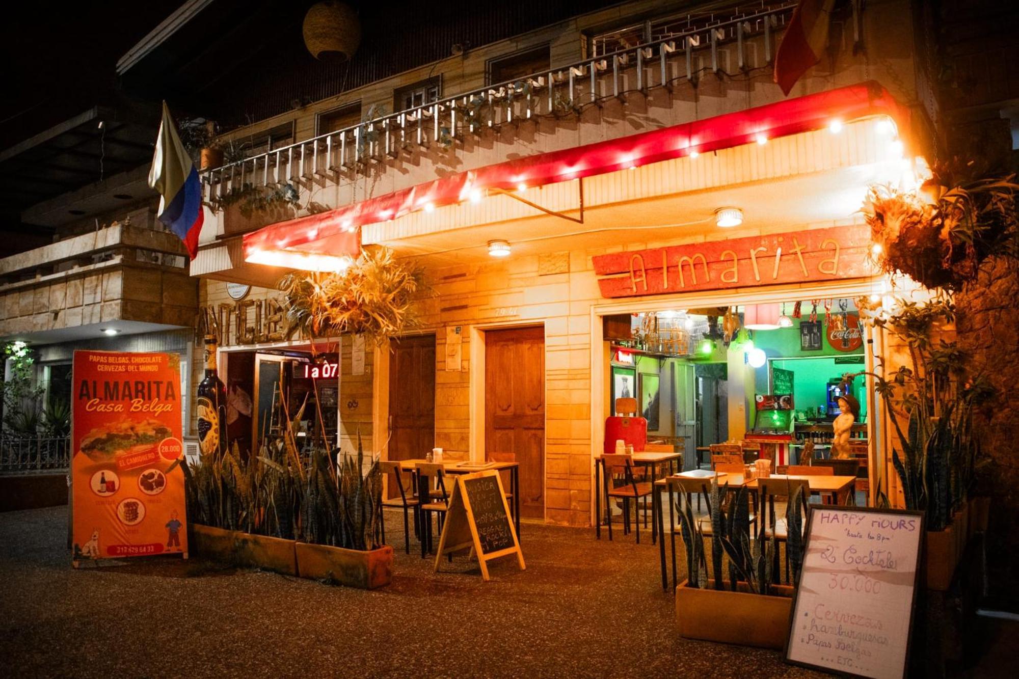 Casa Almarita - Hostal, Bar Y Restaurante 麦德林 外观 照片