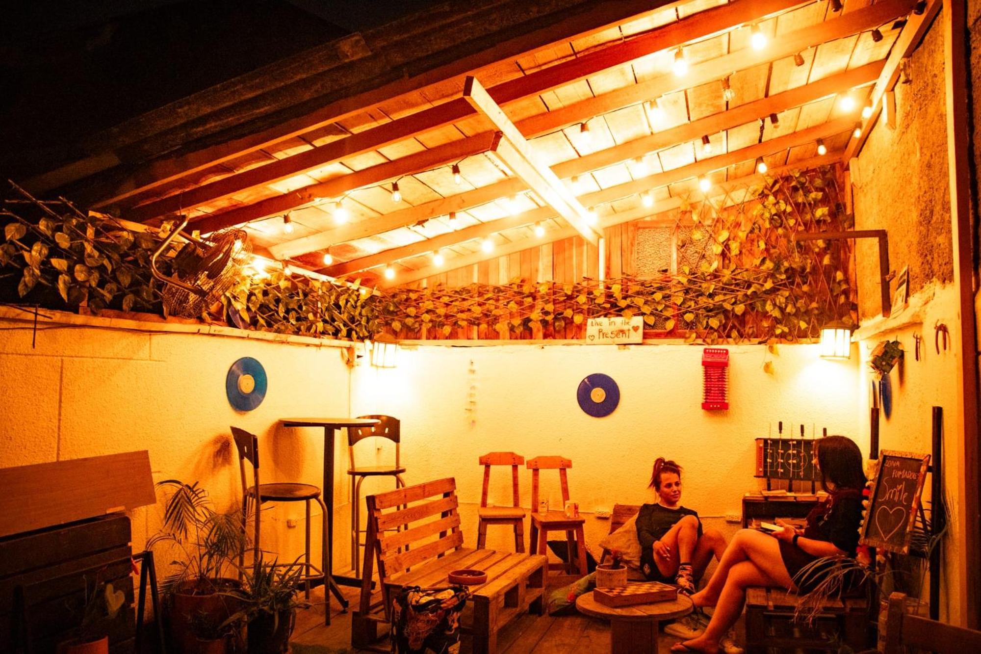 Casa Almarita - Hostal, Bar Y Restaurante 麦德林 外观 照片